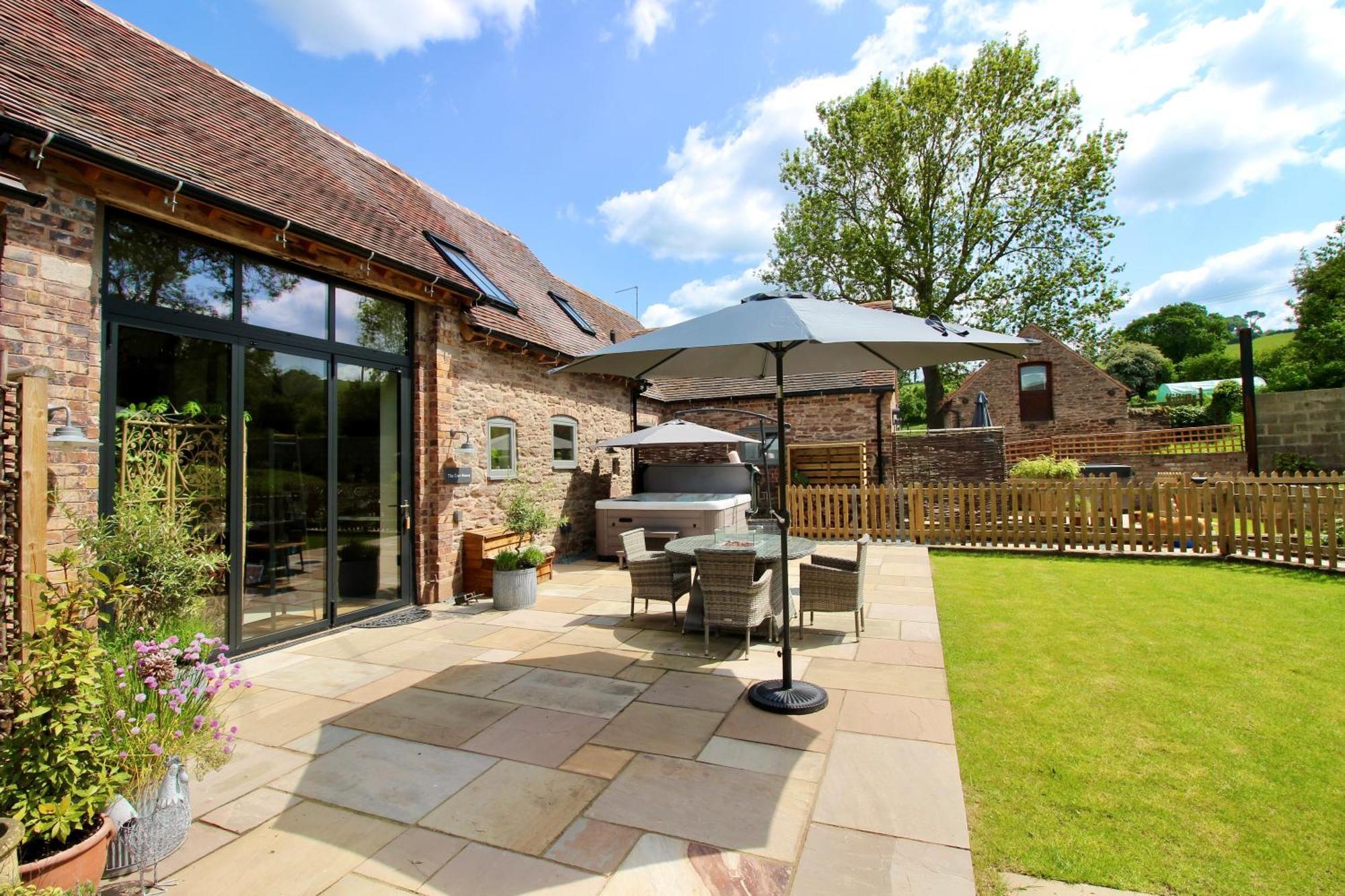 Апартаменти The Cart House - Beautiful Contemporary Barn - Hot Tub Бриднорт Екстер'єр фото