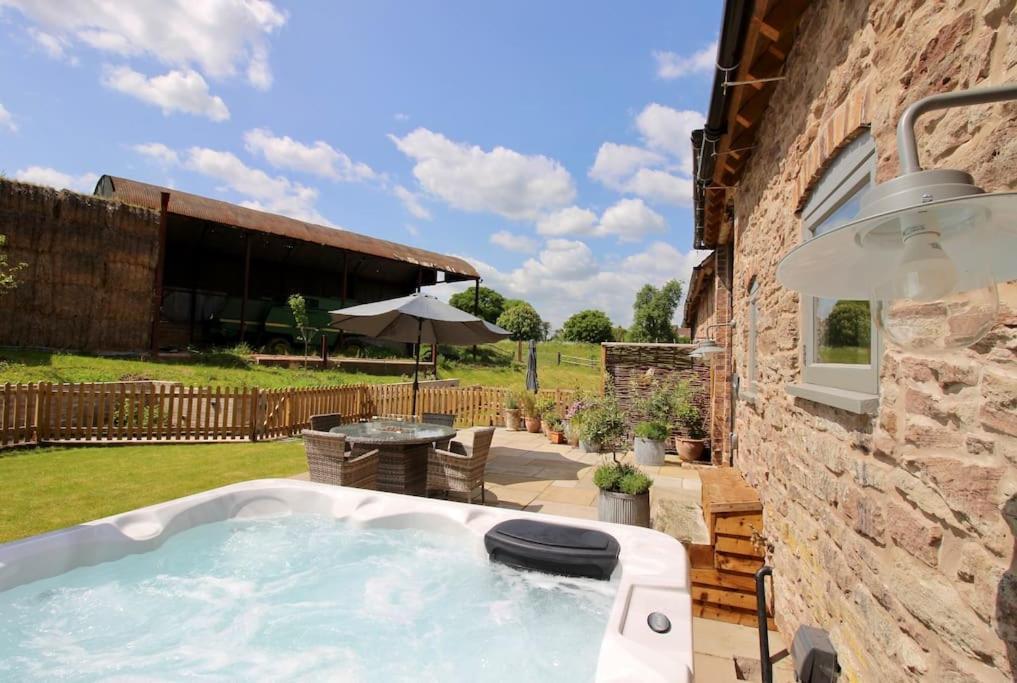 Апартаменти The Cart House - Beautiful Contemporary Barn - Hot Tub Бриднорт Екстер'єр фото