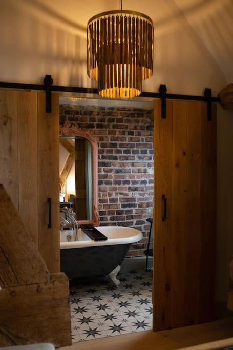Апартаменти The Cart House - Beautiful Contemporary Barn - Hot Tub Бриднорт Екстер'єр фото